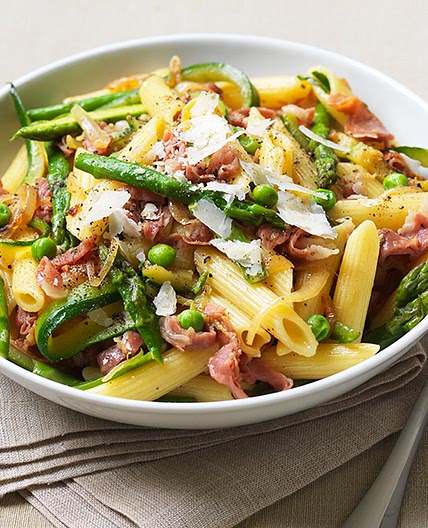 Penne with Parma ham and spring vegetables