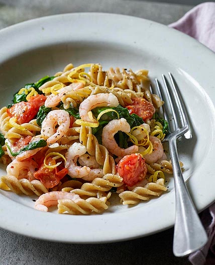 One pot prawn, spinach and tomato pasta