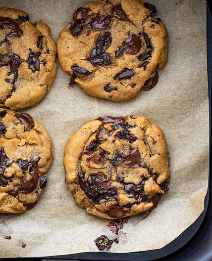 Air Fryer Chocolate Chip Cookies