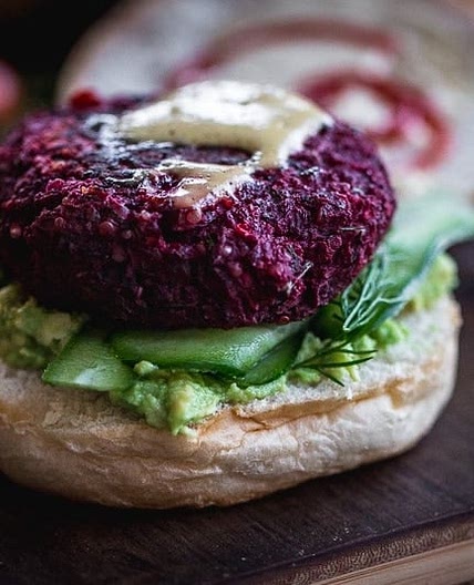 VEGAN BEETROOT QUINOA BURGER