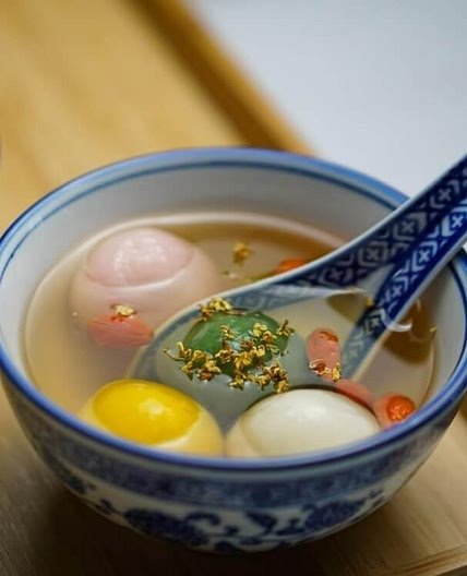 Tang Yuan, Chinese Glutinous Rice Balls with peanut and black sesame filling 汤圆