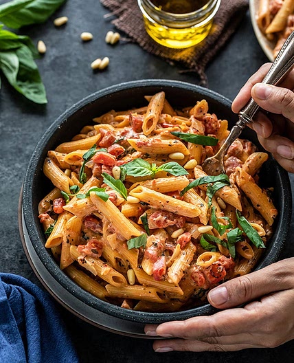Instant Pot Creamy Tomato Basil Pasta