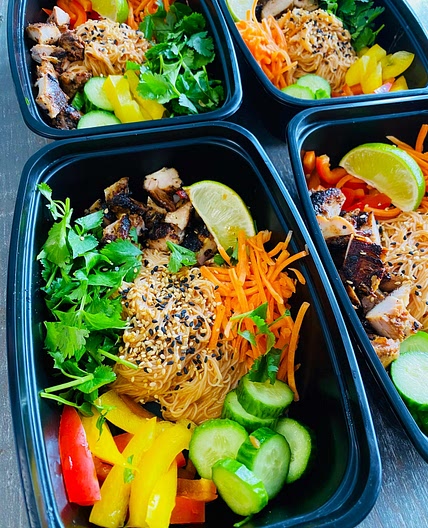 Sriracha Peanut Chicken Noodle Bowls