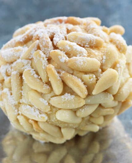 Pâtisserie algérienne aux pignons de pin