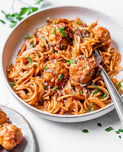 Instant Pot Whole Wheat Spaghetti and Turkey Meatballs
