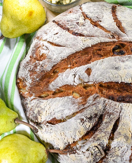 Pear Bread with Raisins and Blue Cheese