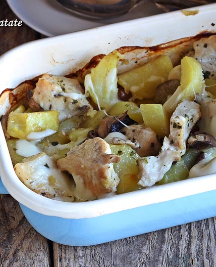 Pollo funghi e patate al forno