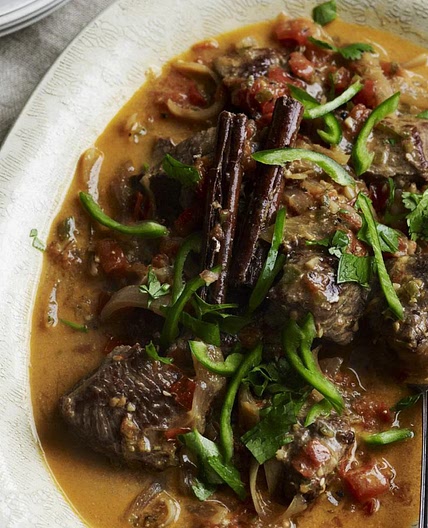 Hot-peppered lamb curry