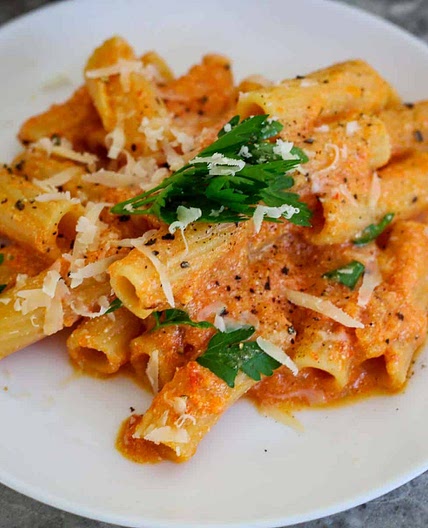 Rigatoni in Creamy Pepper Sauce with Ricotta