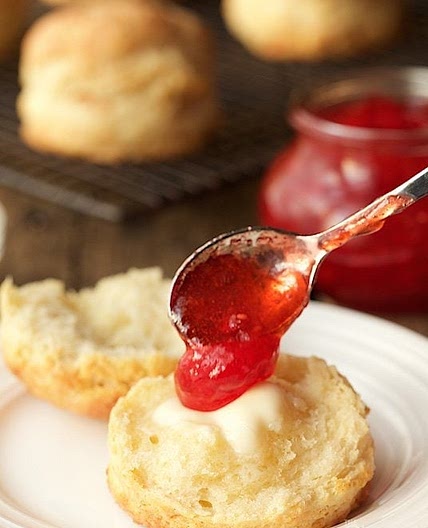 Ridiculously Easy Buttermilk Biscuits