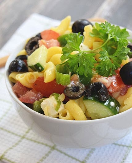 Low FODMAP Greek pasta salad