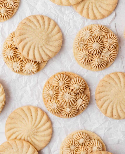 Brown Butter Maple Sandwich Cookies