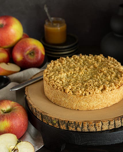 Caramel Apple Crumb Pie