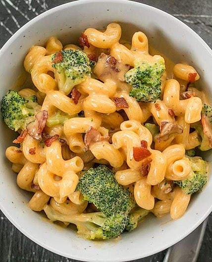 One Pot Bacon Broccoli Mac and Cheese