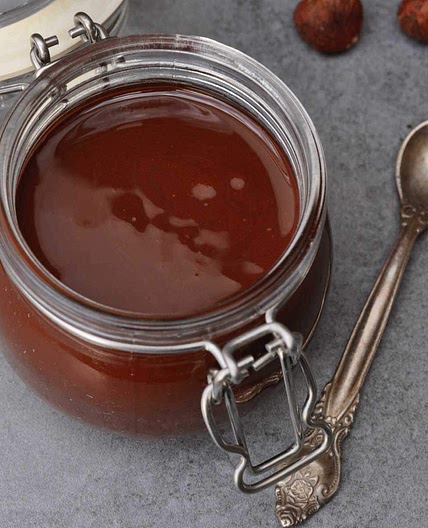 Vegan gianduja chocolate spread with dark chocolate