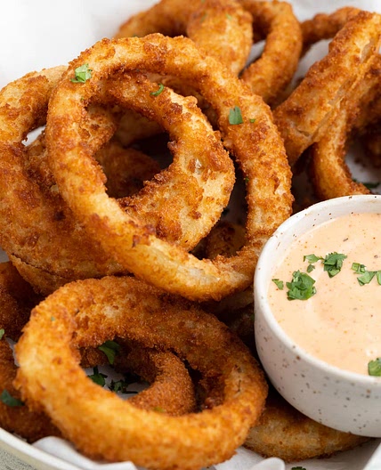 Frozen Onion Rings in Air Fryer with Bloomin' Onion Sauce