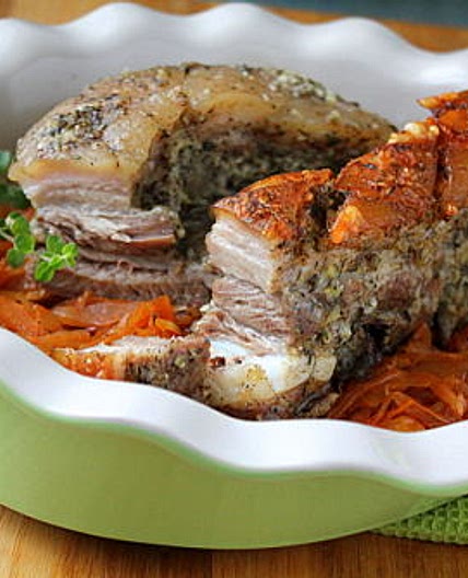 Свиная грудинка с тушеной квашеной капустой