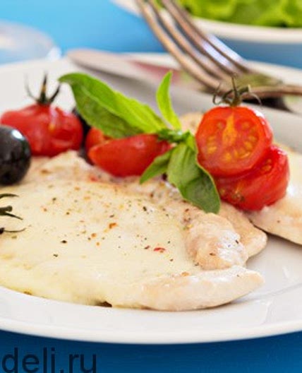 Куриные отбивные с сыром и помидорами в духовке