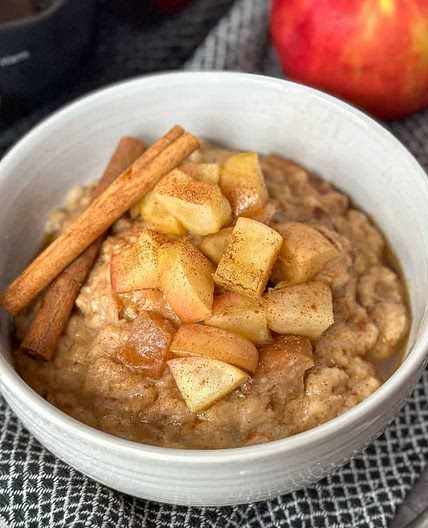 Slow Cooker Apple Cinnamon Oatmeal