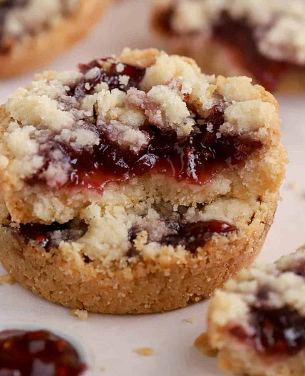 Raspberry Crumble Cookies