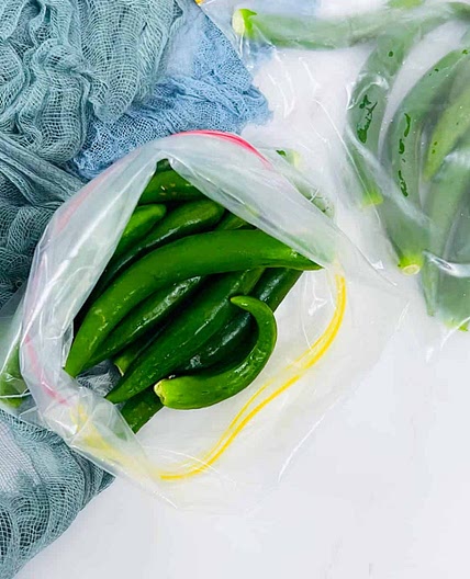 How to store green chili peppers