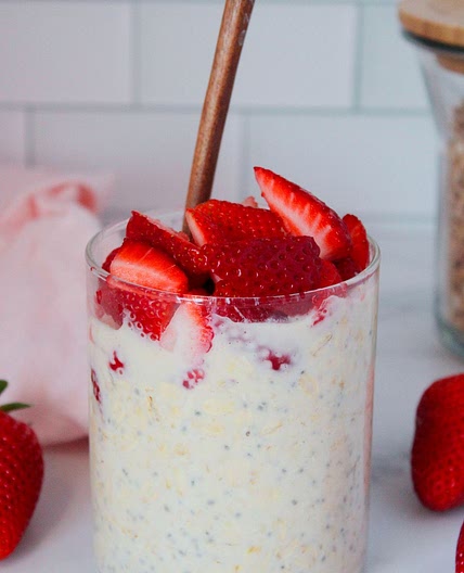Strawberry Cheesecake Overnight Oats
