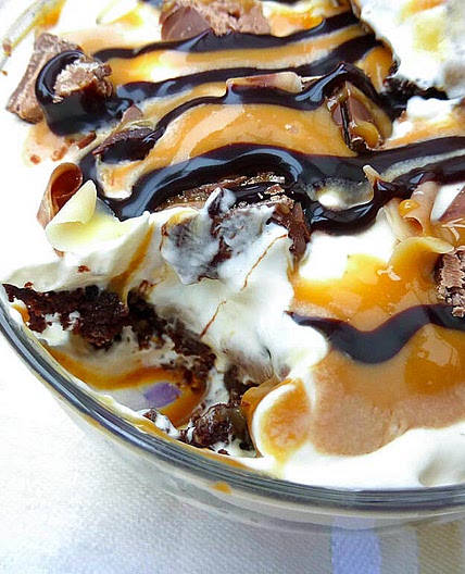 Kladdkaka Caramel Trifles (with Mars Bars)
