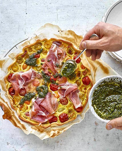 Cherry-Tomaten-Quiche mit Basilikumpesto