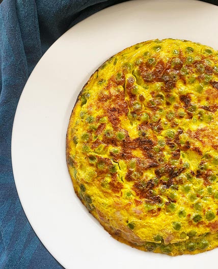 Italian frittata with peas
