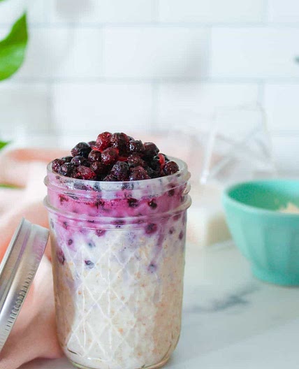 Blueberry Cheesecake Overnight Oats (Vegan)