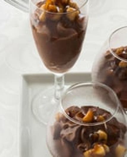 Schokoladen-Semifreddo mit Nusssauce