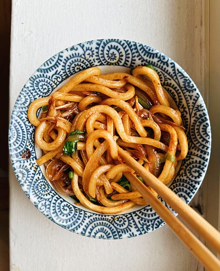 Stir-Fried Garlic Udon Noodles with Chili Oil
