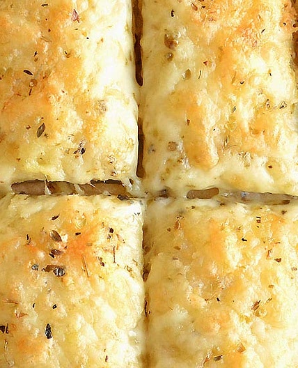 Easy Cheesy Garlic Breadsticks