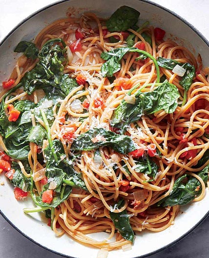 One-Pot Pasta With Spinach & Tomatoes