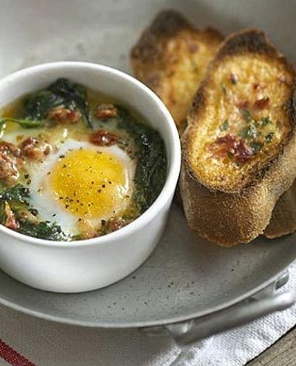 Spinach baked eggs with parmesan & tomato toasts