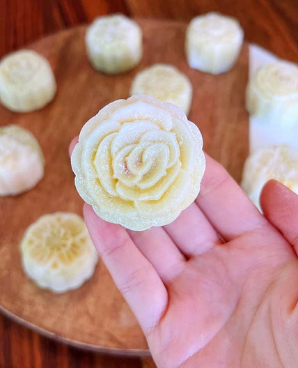 Snow Skin Mooncake - White strawberry white chocolate custard filling