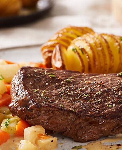 Rinder-Minutensteaks mit Kräuterbutter und Fächerkartoffeln