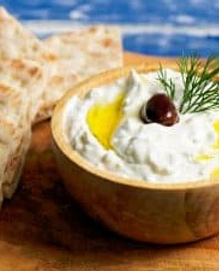 Authentic Tzatziki sauce Recipe (Greek Yogurt, Cucumber Dip)