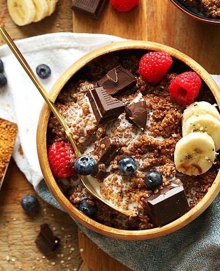 Dark Chocolate Quinoa Breakfast Bowl
