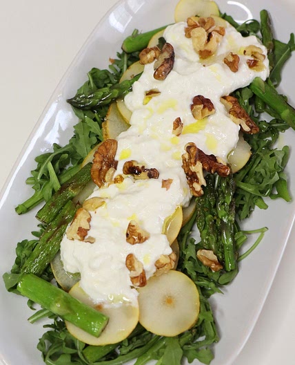 Stracciatella Salad with Walnuts