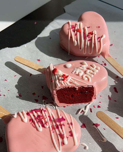 Red Velvet Cake Pops (Heart-shaped)