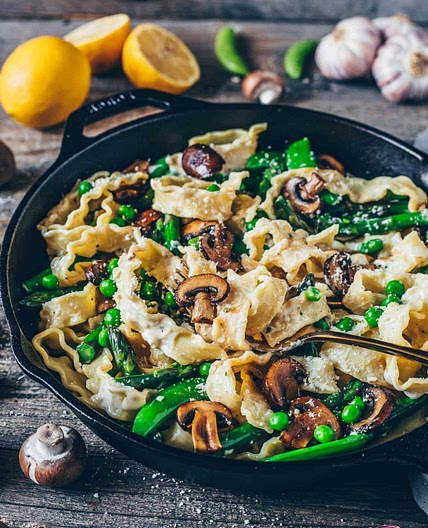 Pasta Primavera mit Spargel und Pilzen