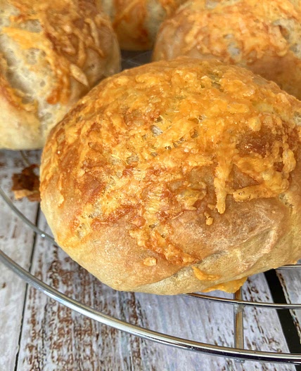 No-Knead Spelt Cheese Buns