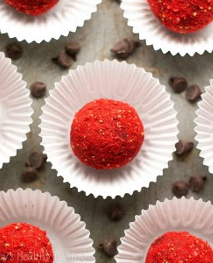 Healthy Dark Chocolate Strawberry Truffles