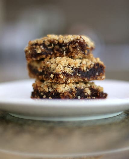 Date Squares With Oat Crust