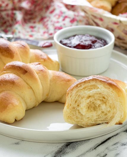 Brioches: cornetti dolci o cornetti brioches di pan brioche sofficissimi