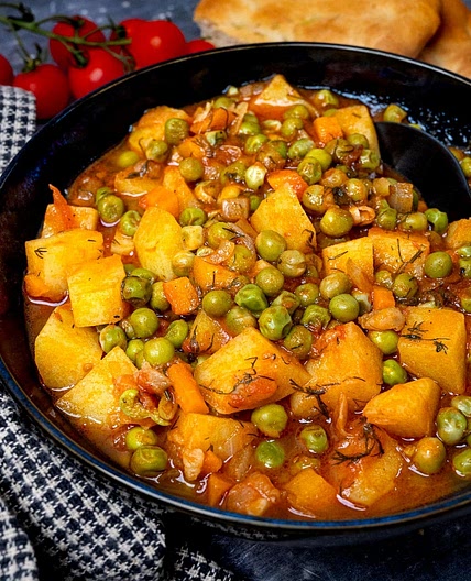 Greek Peas Stew with Potatoes (Arakas Latheros)