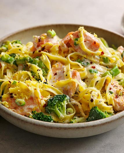 Salmon and broccoli pasta