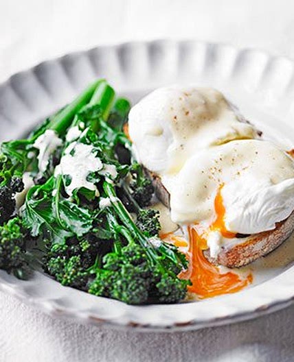 Purple sprouting broccoli, poached eggs & hollandaise