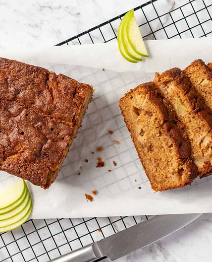 Apple and cinnamon loaf cake